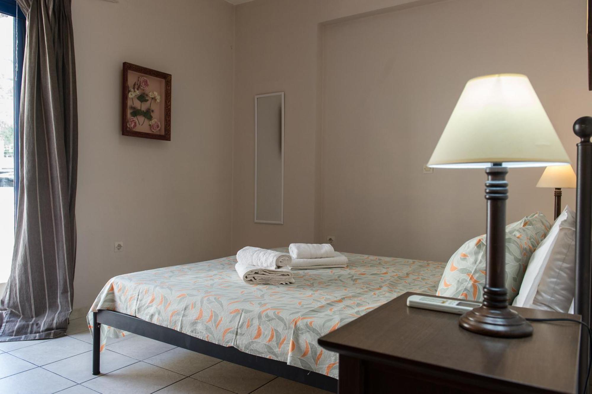 קלמאטה Kamari Blue Apartments מראה חיצוני תמונה