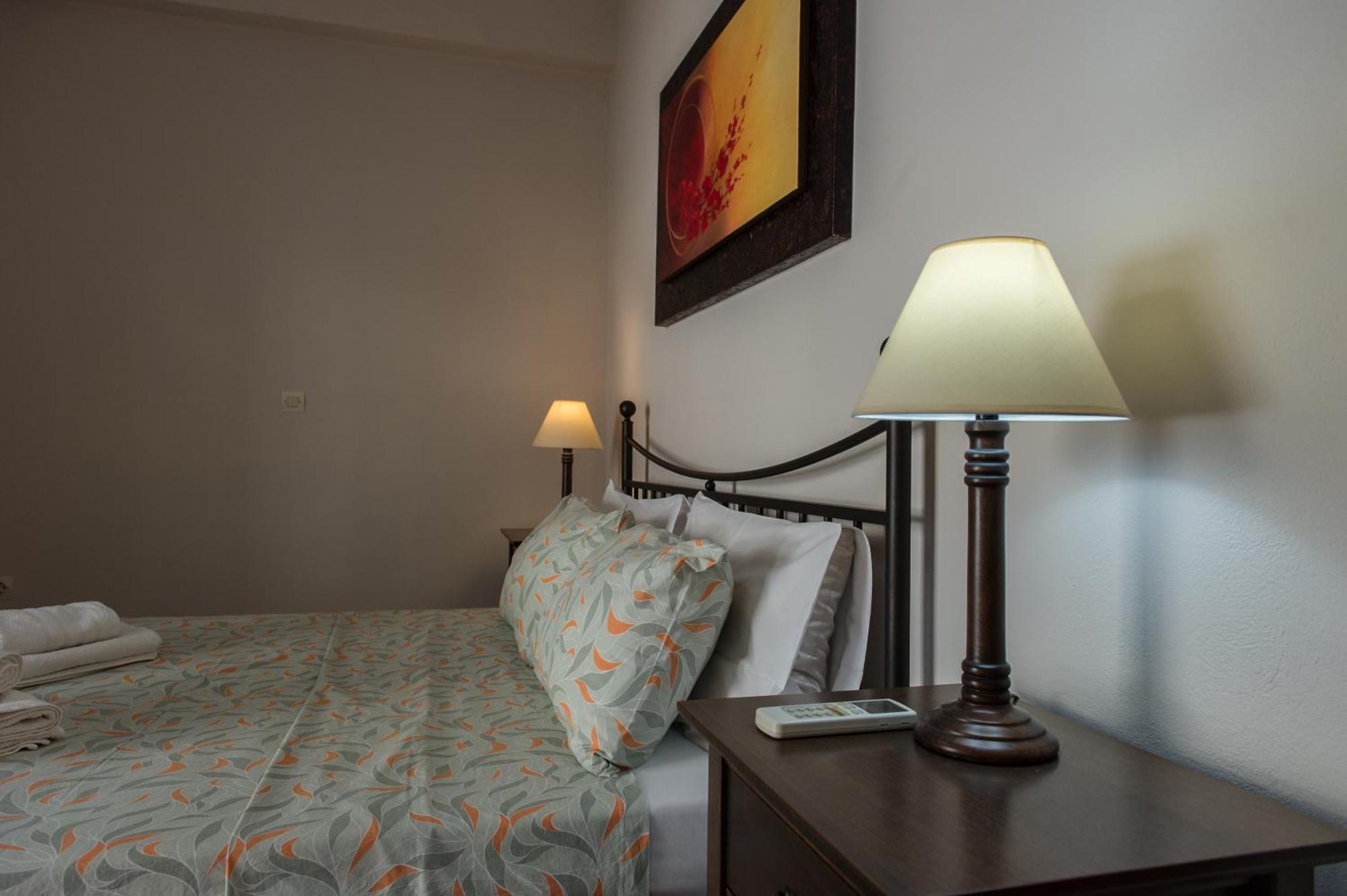 קלמאטה Kamari Blue Apartments מראה חיצוני תמונה
