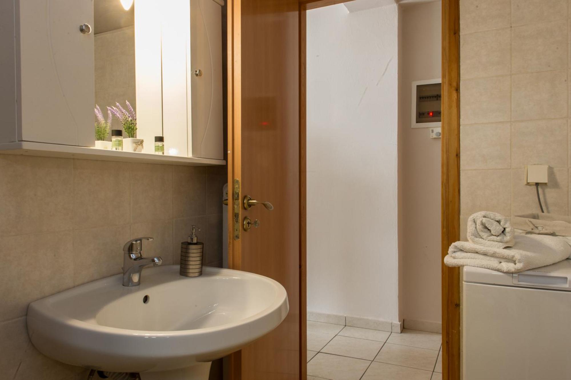 קלמאטה Kamari Blue Apartments מראה חיצוני תמונה
